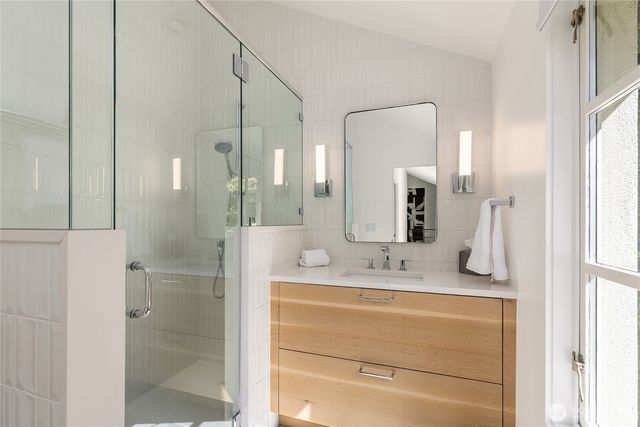 7733 Hansen Road NE, Bainbridge Island, WA 98110