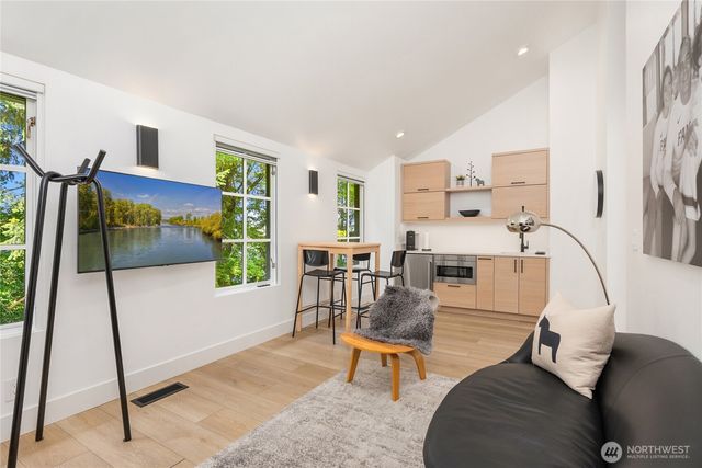 7733 Hansen Road NE, Bainbridge Island, WA 98110
