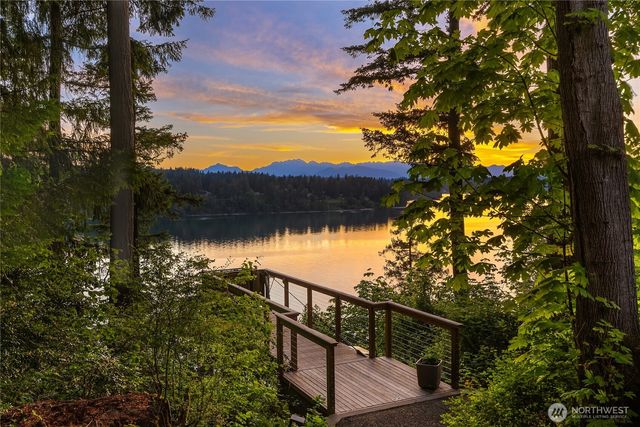 7733 Hansen Road NE, Bainbridge Island, WA 98110