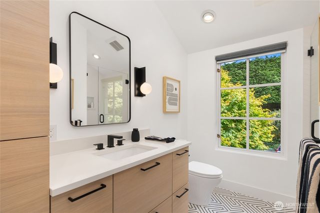 7733 Hansen Road NE, Bainbridge Island, WA 98110