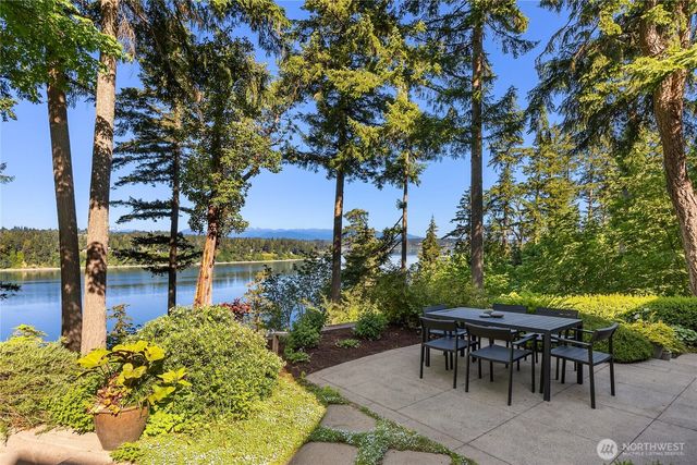 7733 Hansen Road NE, Bainbridge Island, WA 98110
