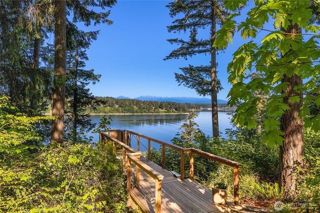 7733 Hansen Road NE, Bainbridge Island, WA 98110