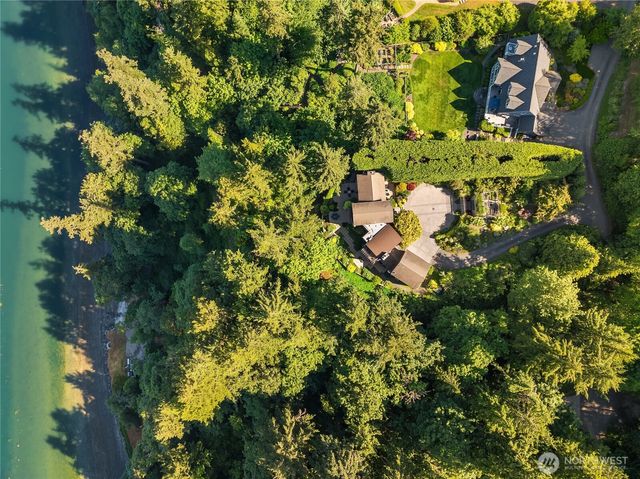 7733 Hansen Road NE, Bainbridge Island, WA 98110