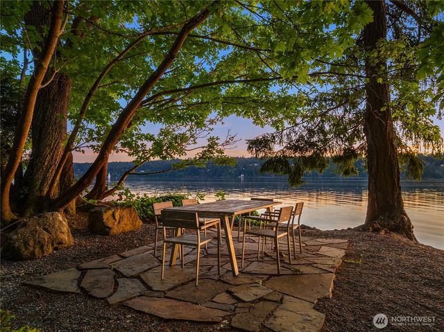 7733 Hansen Road NE, Bainbridge Island, WA 98110