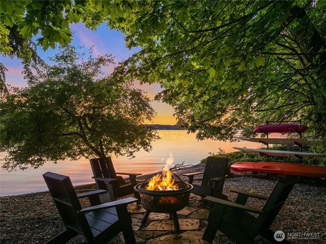 7733 Hansen Road NE, Bainbridge Island, WA 98110