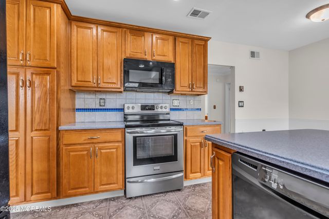 55 Elmswell Avenue, Manchester, NJ 08759