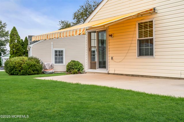 55 Elmswell Avenue, Manchester, NJ 08759