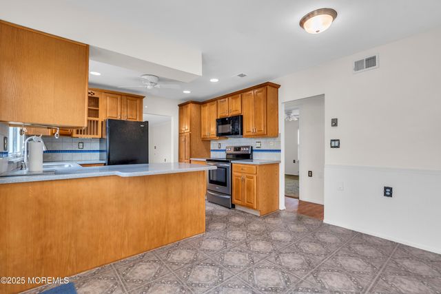 55 Elmswell Avenue, Manchester, NJ 08759