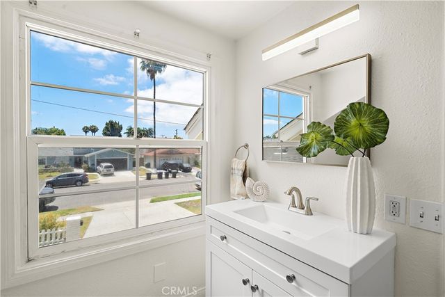 590 Traverse Drive, Costa Mesa, CA 92626