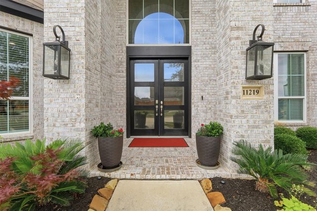 11219 Hillside Knoll Lane, Cypress, TX 77433