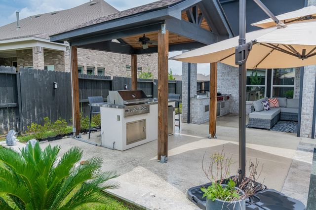11219 Hillside Knoll Lane, Cypress, TX 77433