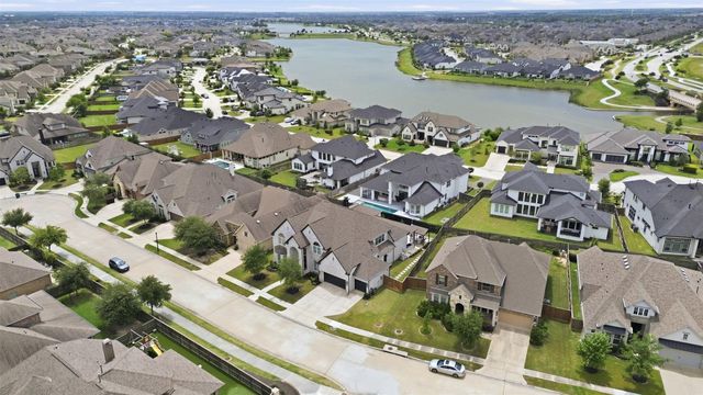 11219 Hillside Knoll Lane, Cypress, TX 77433