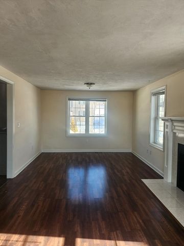 24 Bittersweet Blvd 24, Worcester, MA 01607