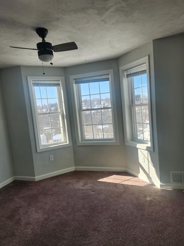 24 Bittersweet Blvd 24, Worcester, MA 01607