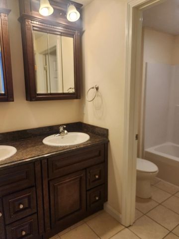 24 Bittersweet Blvd 24, Worcester, MA 01607