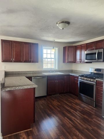 24 Bittersweet Blvd 24, Worcester, MA 01607