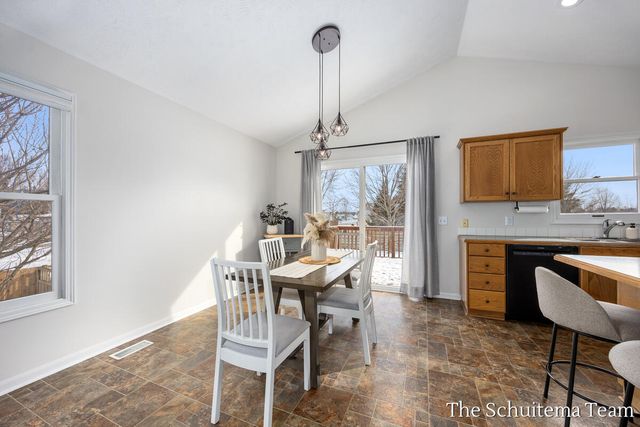 2860 104th Avenue, Zeeland, MI 49464