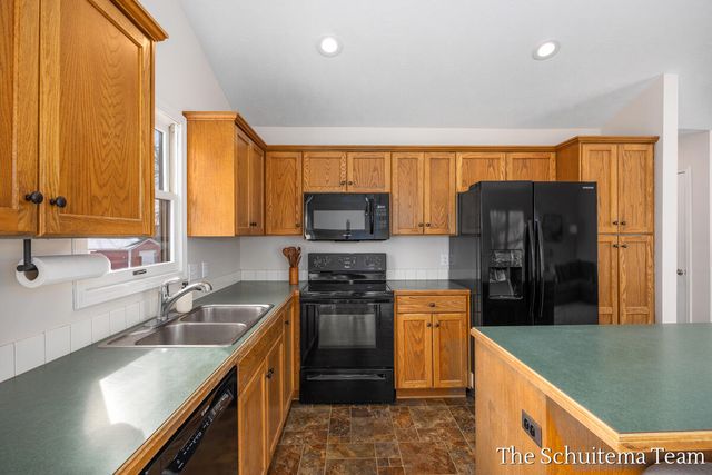 2860 104th Avenue, Zeeland, MI 49464