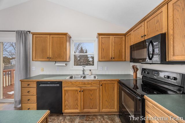 2860 104th Avenue, Zeeland, MI 49464