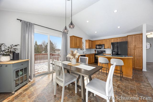 2860 104th Avenue, Zeeland, MI 49464