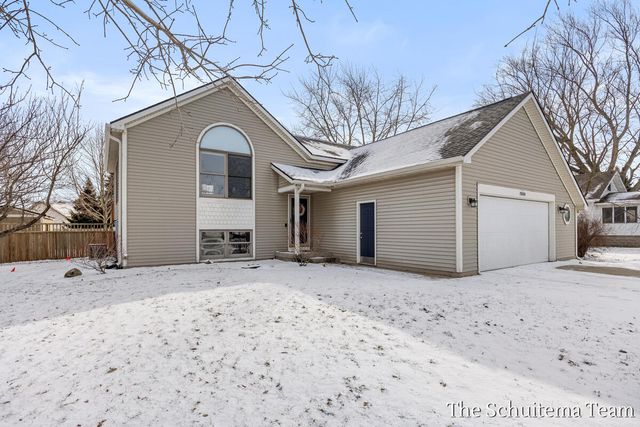 2860 104th Avenue, Zeeland, MI 49464