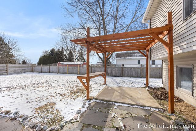 2860 104th Avenue, Zeeland, MI 49464