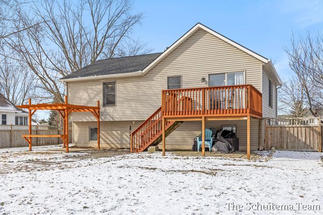 2860 104th Avenue, Zeeland, MI 49464