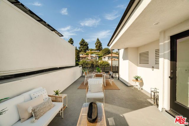 3851 N Riley Lane, Los Angeles, CA 90065
