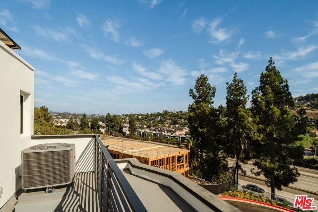 3851 N Riley Lane, Los Angeles, CA 90065