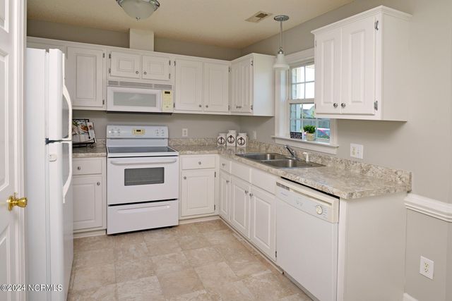 2008 Penncross Drive, Greenville, NC 27834