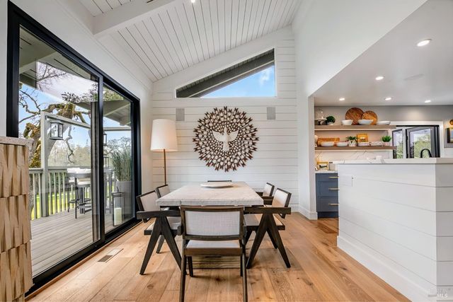 350 Deer Hollow Dr, Napa, CA 94558