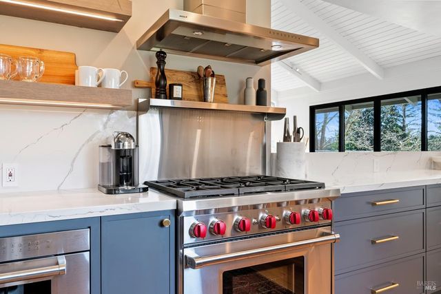 350 Deer Hollow Dr, Napa, CA 94558