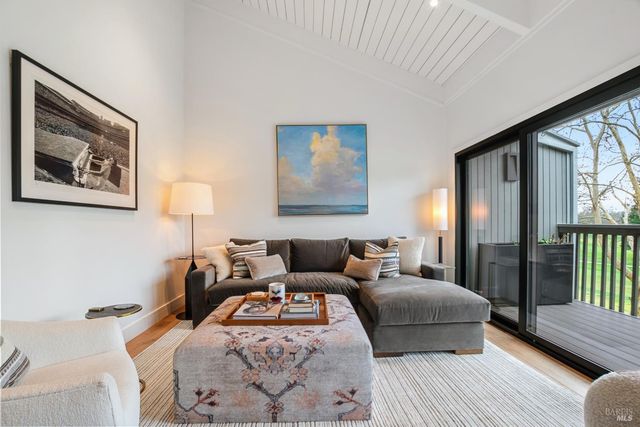 350 Deer Hollow Dr, Napa, CA 94558