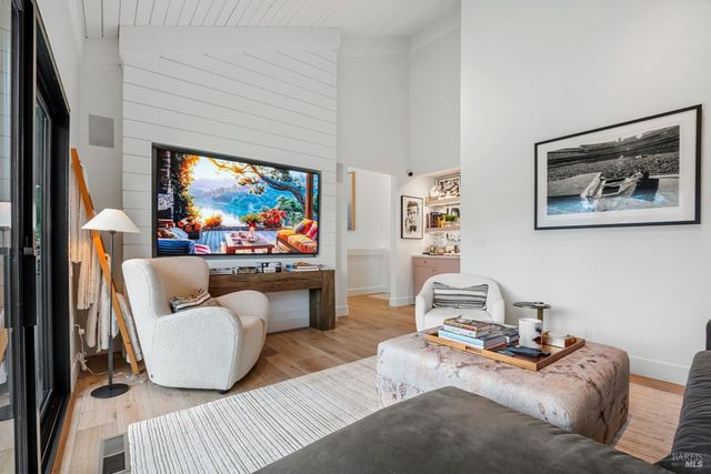 350 Deer Hollow Dr, Napa, CA 94558