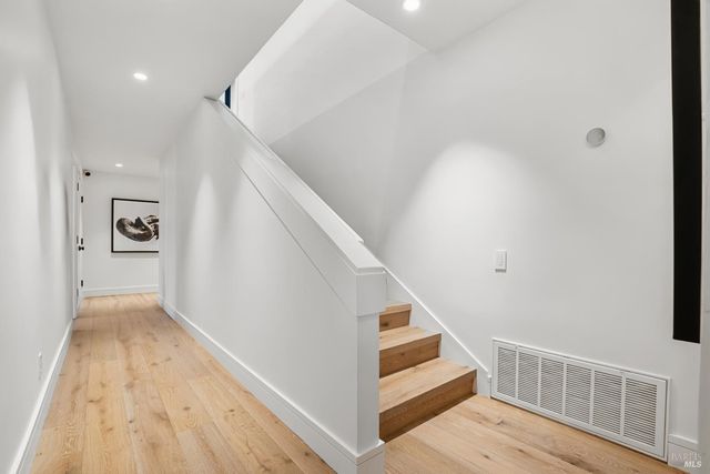 350 Deer Hollow Dr, Napa, CA 94558