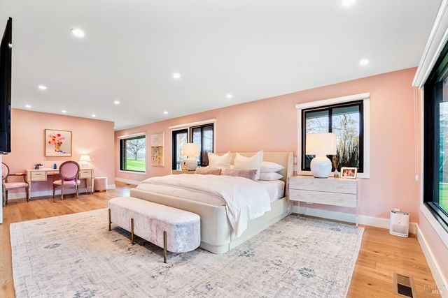 350 Deer Hollow Dr, Napa, CA 94558