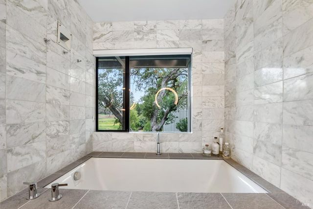 350 Deer Hollow Dr, Napa, CA 94558