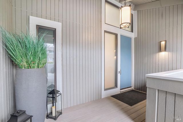 350 Deer Hollow Dr, Napa, CA 94558