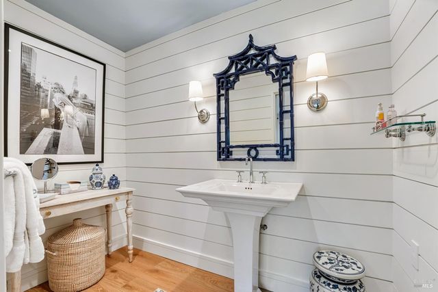 350 Deer Hollow Dr, Napa, CA 94558