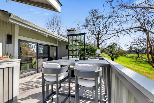 350 Deer Hollow Dr, Napa, CA 94558