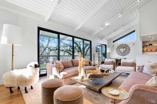 350 Deer Hollow Dr, Napa, CA 94558