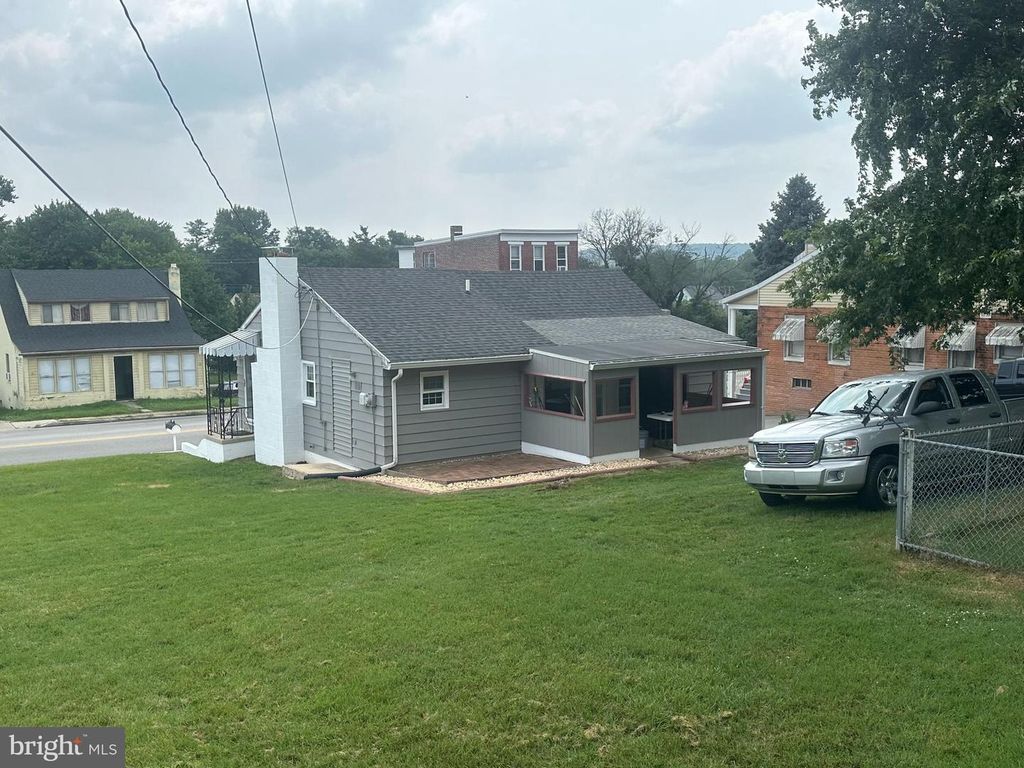 1345 W COLLEGE AVE, York, PA 17404