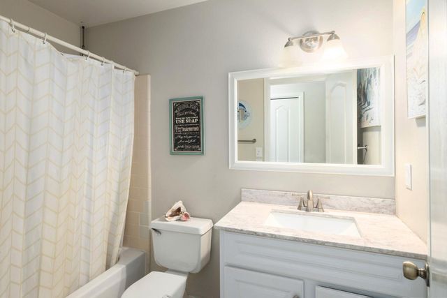 10610 N Seacrest Drive, Fresno, CA 93730