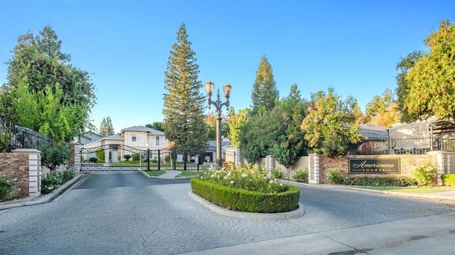 10610 N Seacrest Drive, Fresno, CA 93730