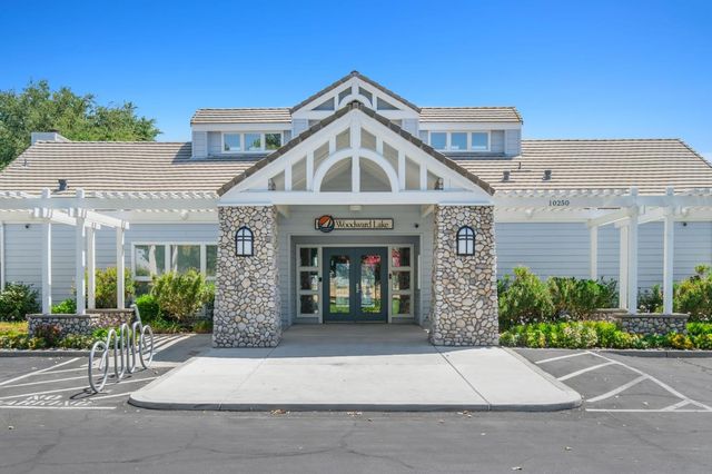 10610 N Seacrest Drive, Fresno, CA 93730