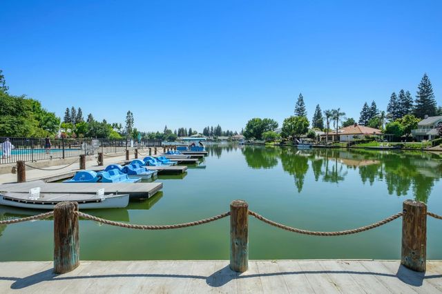 10610 N Seacrest Drive, Fresno, CA 93730