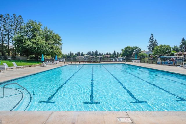 10610 N Seacrest Drive, Fresno, CA 93730