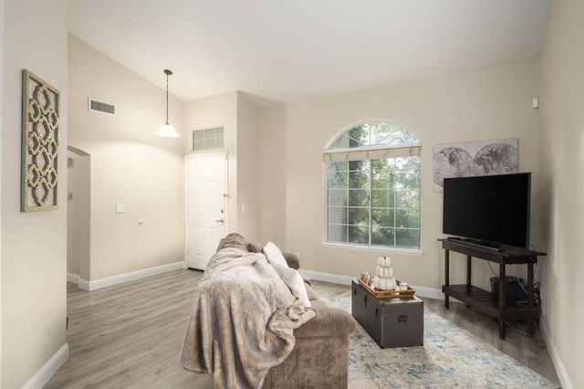 10610 N Seacrest Drive, Fresno, CA 93730