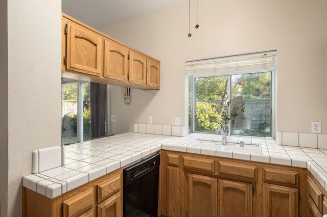 10610 N Seacrest Drive, Fresno, CA 93730