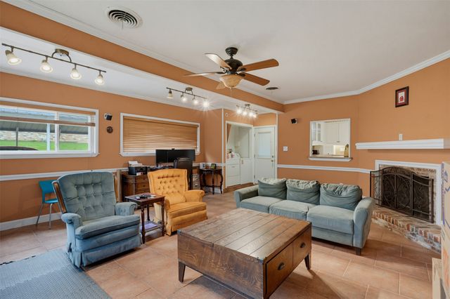 210 Yucca Drive, Weatherford, TX 76087